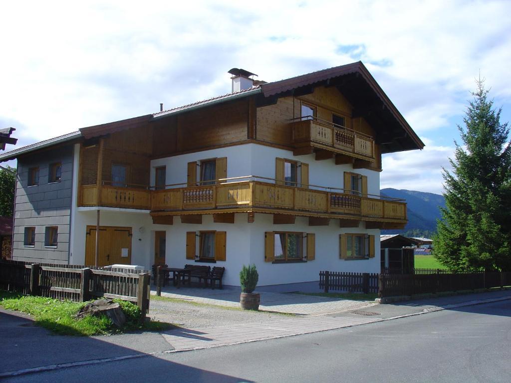 Ferienhaus Resi & Obermoser Kössen Rom bilde